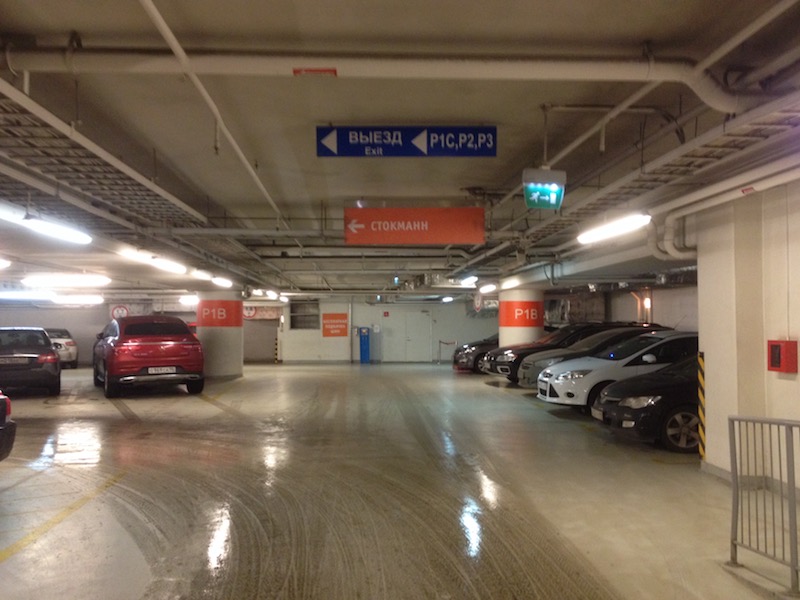 Трц парковка стоимость. Ленинградское шоссе 31 подземный паркинг. Паркинг галерея. ТЦ галерея парковка.